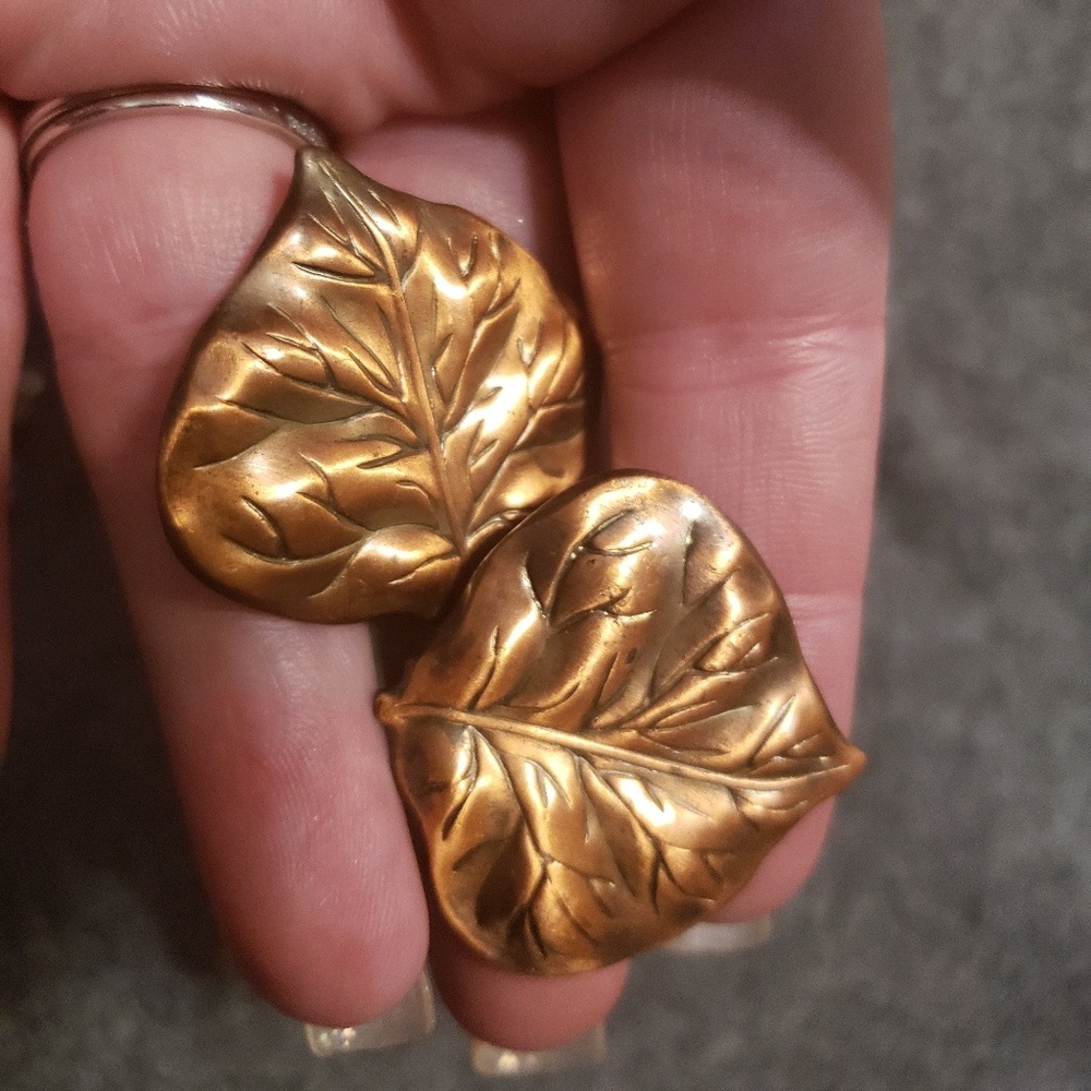 Leaf clip on earrings